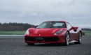 Jízda ve Ferrari 3 okruhy řízení + 1 okruh adrenalinové svezení profesionálem / SLEVA 1.331,- Kč