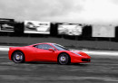 Jízda ve Ferrari 3 okruhy řízení + 1 okruh adrenalinové svezení profesionálem / SLEVA 1.331,- Kč